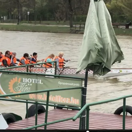 Hotel Flora** Orosháza