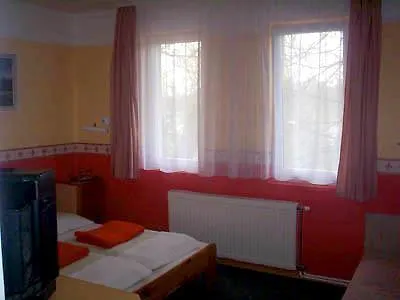 Hotel Flora** Orosháza