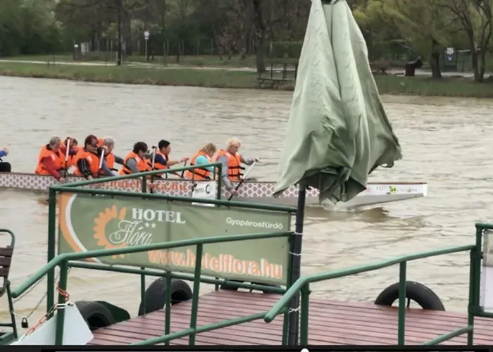 Hotel Flora** Orosháza